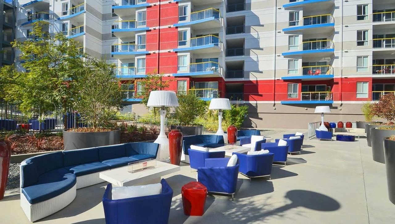 Beautiful Marina Front Retreat With View *